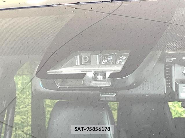 Toyota VOXY 2021-12 8855549-2