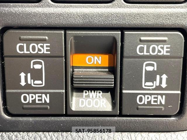 Toyota VOXY 2021-12 8855549-5