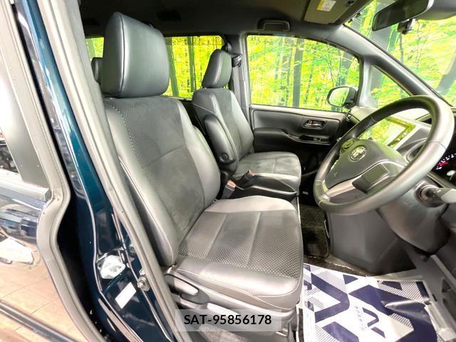 Toyota VOXY 2021-12 8855549-7