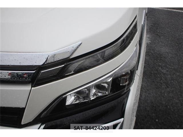 Toyota VOXY 2017-09 8855608-11