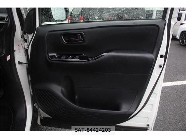 Toyota VOXY 2017-09 8855608-16
