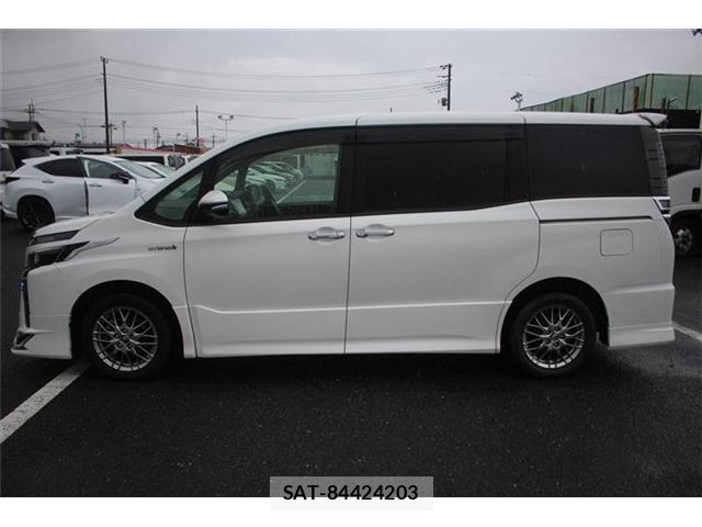 Toyota VOXY 2017-09 8855608-7