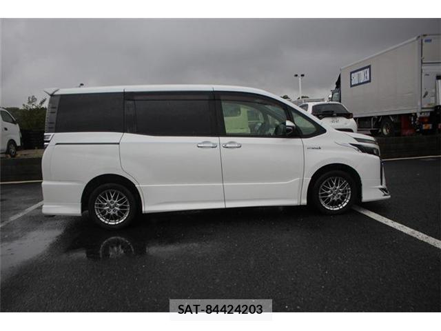 Toyota VOXY 2017-09 8855608-8