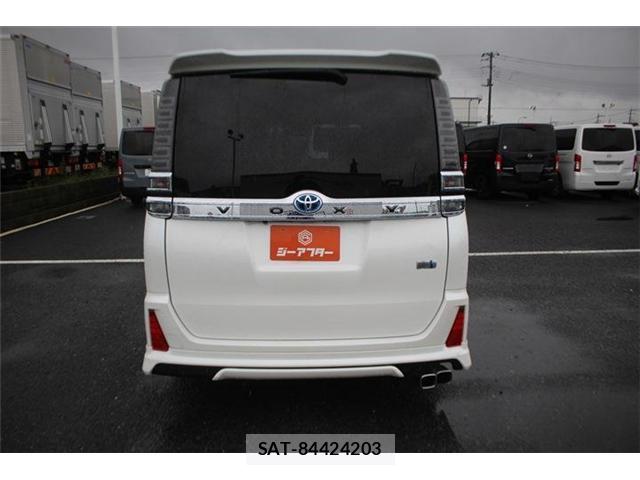 Toyota VOXY 2017-09 8855608-9