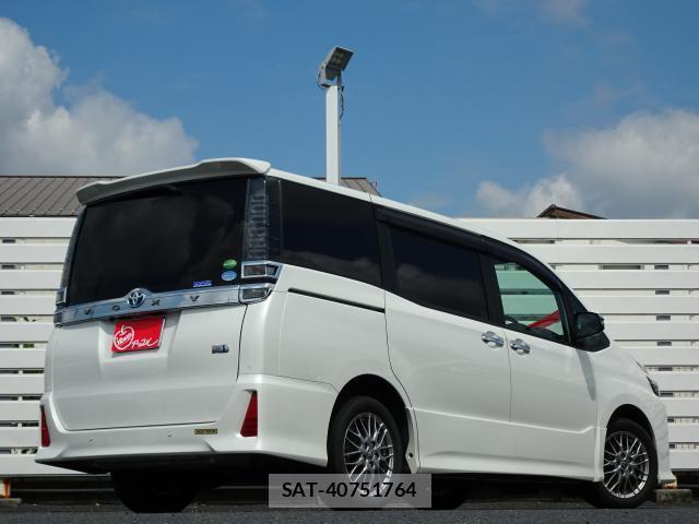 Toyota VOXY 2021-02 8855731-1