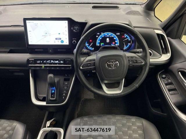 Toyota VOXY 2024-10 8855858-2