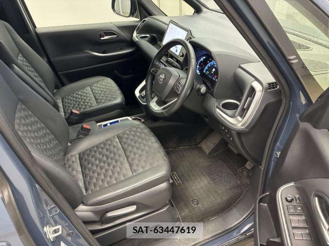 Toyota VOXY 2024-10 8855858-3
