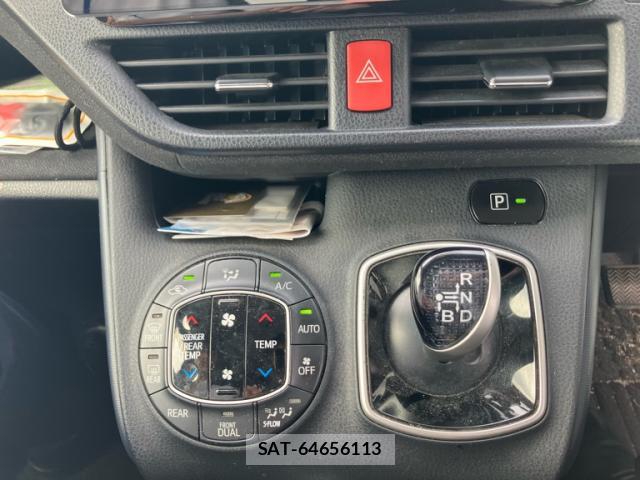 Toyota VOXY 2014-05 8855879-7