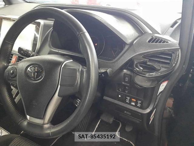 Toyota VOXY 2018-08 8855885-4