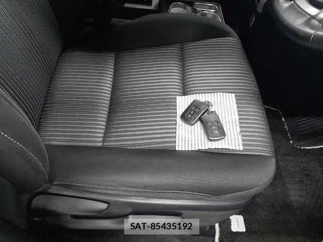Toyota VOXY 2018-08 8855885-5