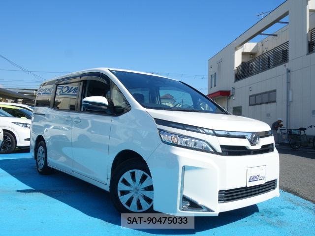 Toyota VOXY 2018-04 8856091-1