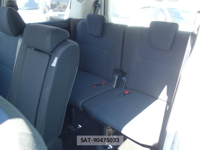 Toyota VOXY 2018-04 8856091-14