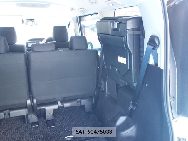 Toyota VOXY 2018-04 8856091-17