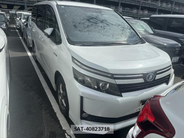 Toyota VOXY 2014-03 8856147-1