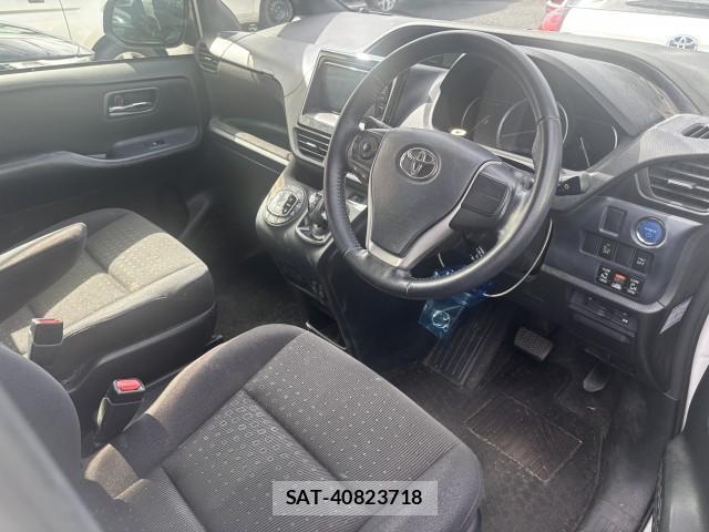 Toyota VOXY 2014-03 8856147-11