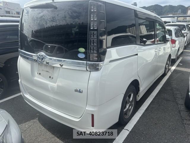 Toyota VOXY 2014-03 8856147-5