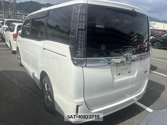 Toyota VOXY 2014-03 8856147-6