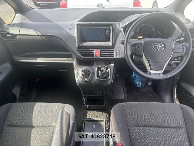 Toyota VOXY 2014-03 8856147-9