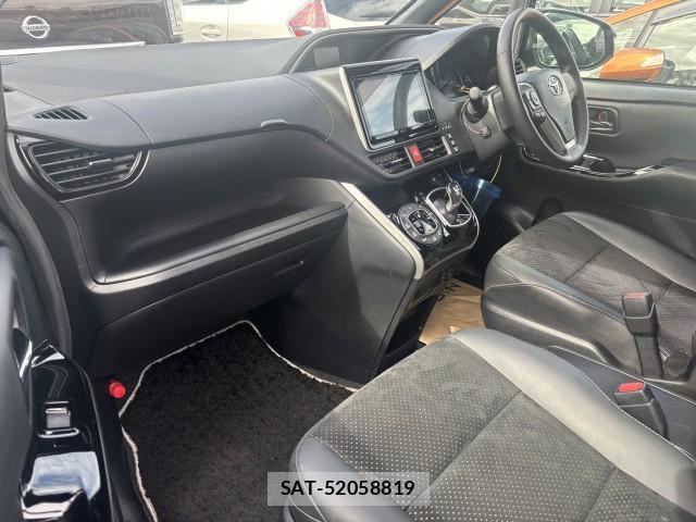 Toyota VOXY 2021-08 8856157-2