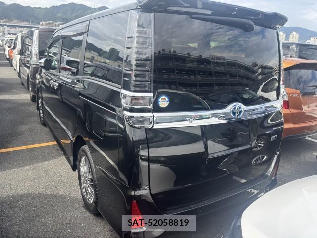 Toyota VOXY 2021-08 8856157-3