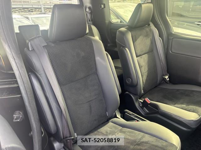 Toyota VOXY 2021-08 8856157-6