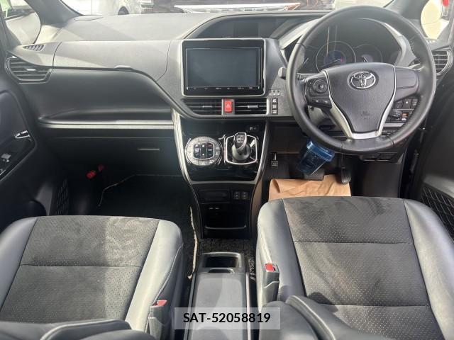 Toyota VOXY 2021-08 8856157-7