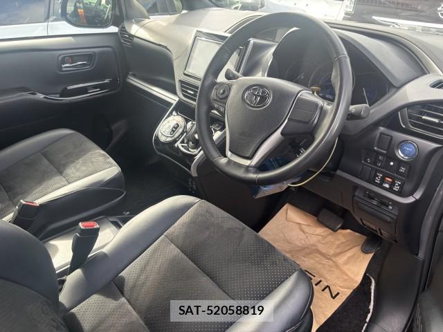 Toyota VOXY 2021-08 8856157-8