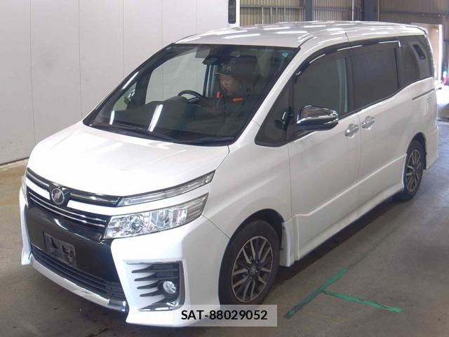 Toyota VOXY 2016-05 8856215-0