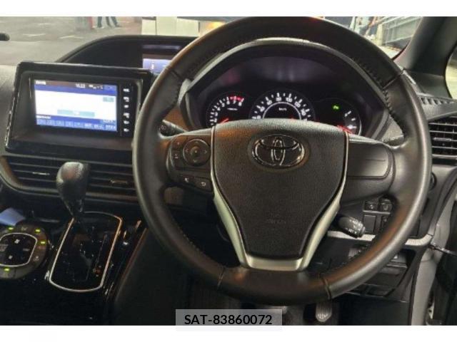 Toyota VOXY 2020-03 8856331-2