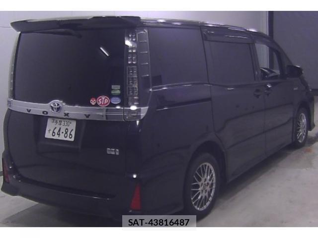 Toyota VOXY 2016-05 8856397-1