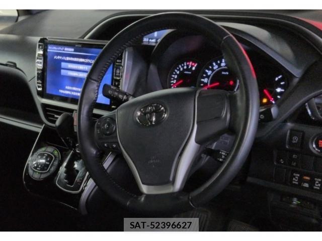 Toyota VOXY 2018-02 8856461-2