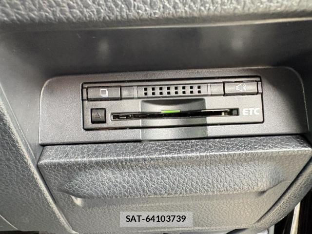 Toyota VOXY 2016-06 8856473-12