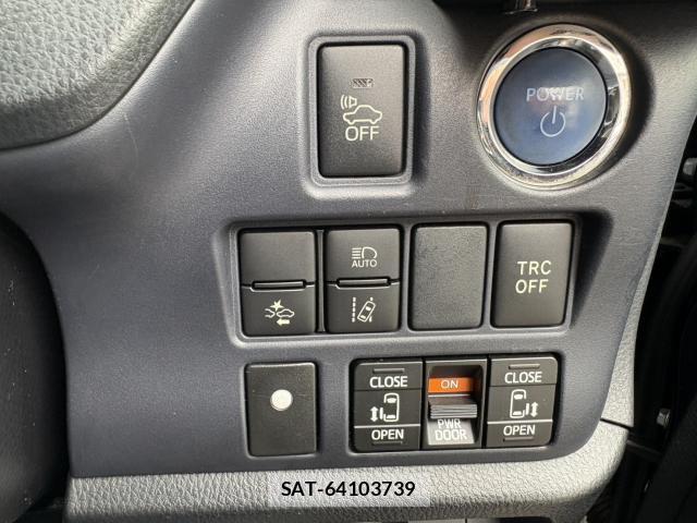 Toyota VOXY 2016-06 8856473-13