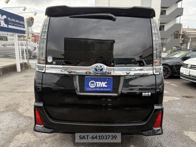 Toyota VOXY 2016-06 8856473-2