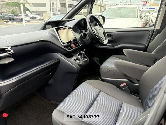 Toyota VOXY 2016-06 8856473-3