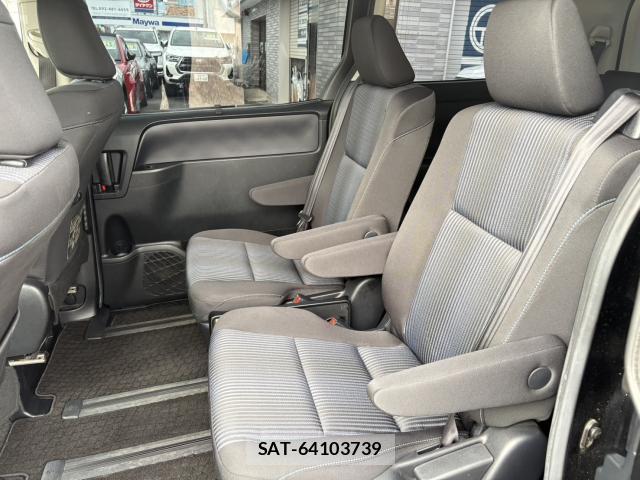 Toyota VOXY 2016-06 8856473-4