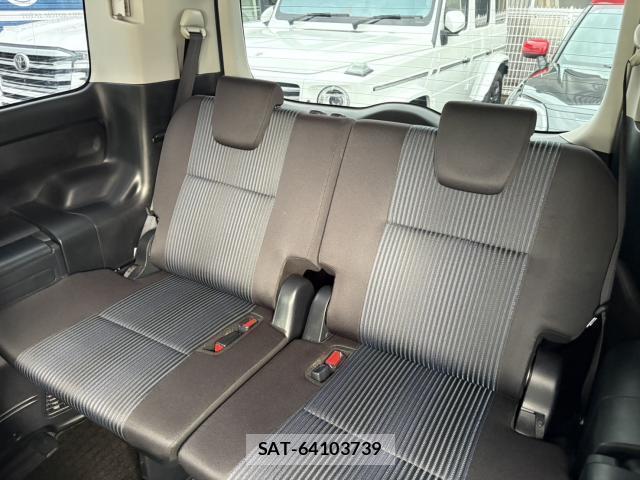 Toyota VOXY 2016-06 8856473-5