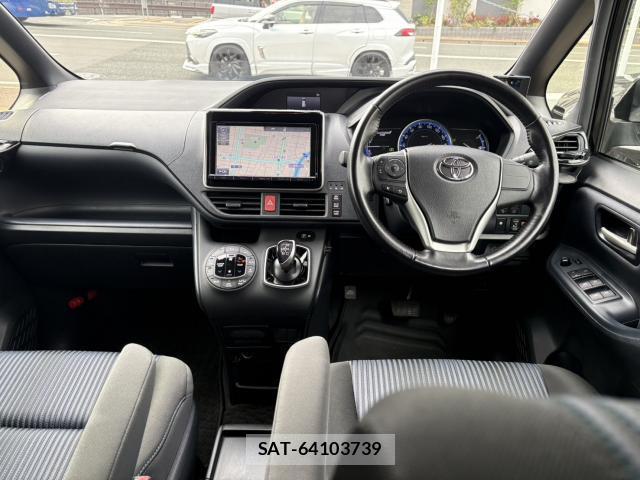 Toyota VOXY 2016-06 8856473-6