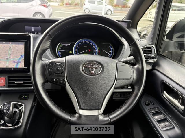 Toyota VOXY 2016-06 8856473-7