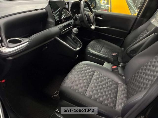Toyota VOXY 2023-06 8856578-10