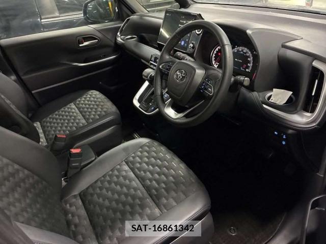 Toyota VOXY 2023-06 8856578-5