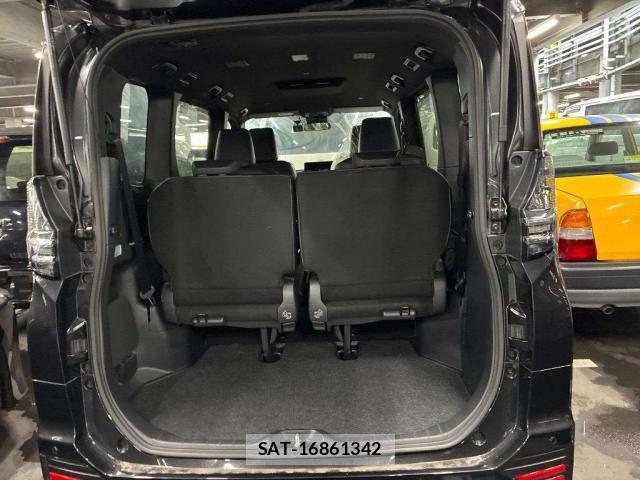 Toyota VOXY 2023-06 8856578-6