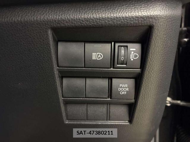 Toyota VOXY 2023-08 8856582-3