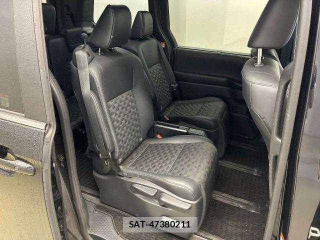 Toyota VOXY 2023-08 8856582-8