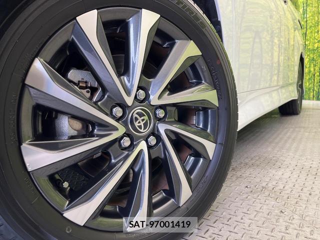 Toyota VOXY 2024-12 8856694-13