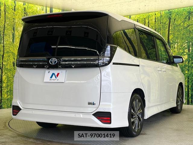 Toyota VOXY 2024-12 8856694-17