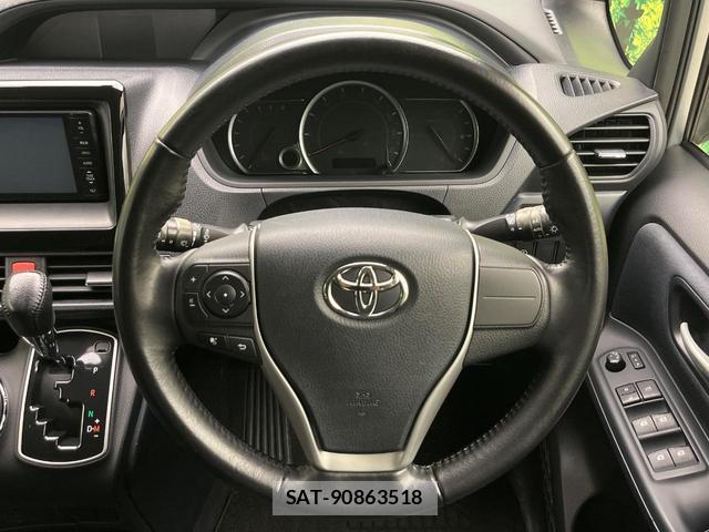 Toyota VOXY 2014-02 8856697-11