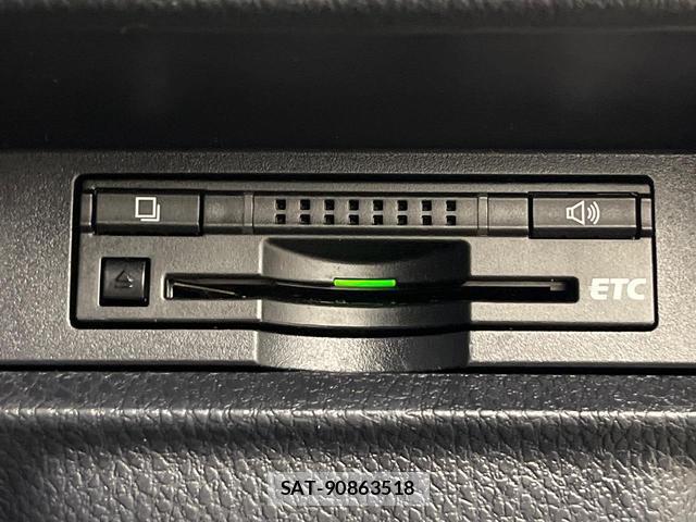 Toyota VOXY 2014-02 8856697-3