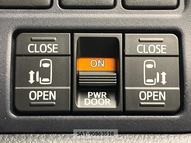 Toyota VOXY 2014-02 8856697-4