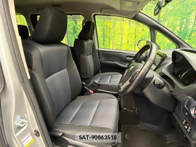 Toyota VOXY 2014-02 8856697-7